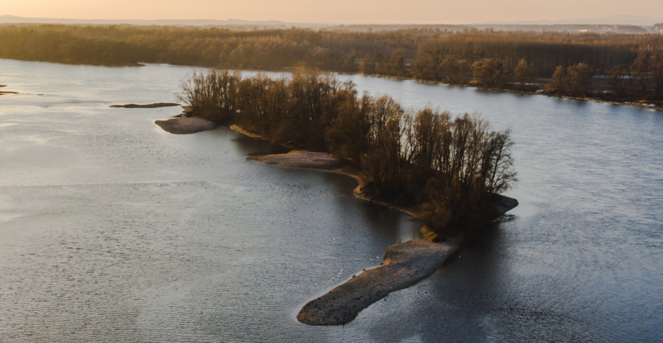 LE PASSAGE AU GAZ SANS TRANCHÉE DE NOUVEAUX BRANCHEMENTS DE MAISON APRÈS LES INONDATIONS CATASTROPHIQUES SUR LE DANUBE