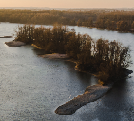 LE PASSAGE AU GAZ SANS TRANCHÉE DE NOUVEAUX BRANCHEMENTS DE MAISON APRÈS LES INONDATIONS CATASTROPHIQUES SUR LE DANUBE