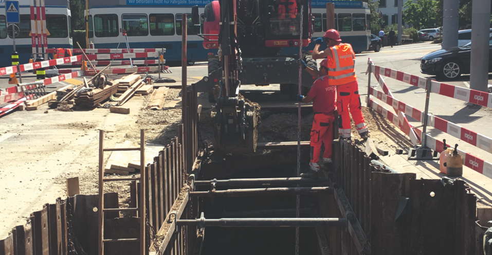 Coup sur coup: Pose de tube d'acier sous la tram de Zurich